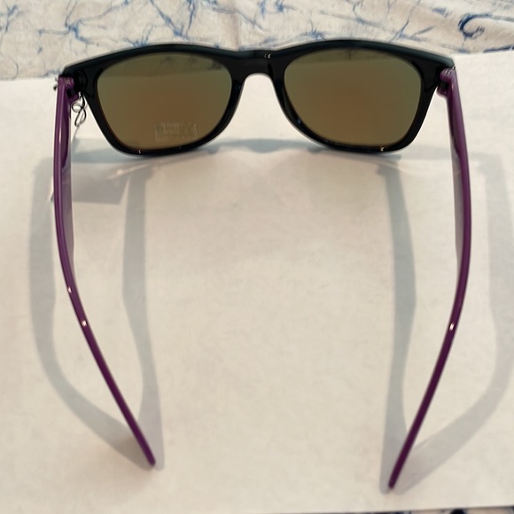 NWT Purple/Black Mirrored Square Sunglasses - Picture 5 of 7